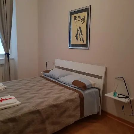 Via Vai Apartman *